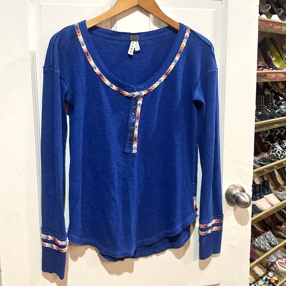 FREE PEOPLE Royal Blue Embroidered Thermal Top Boho Casual Loungewear Size S - Picture 5 of 10